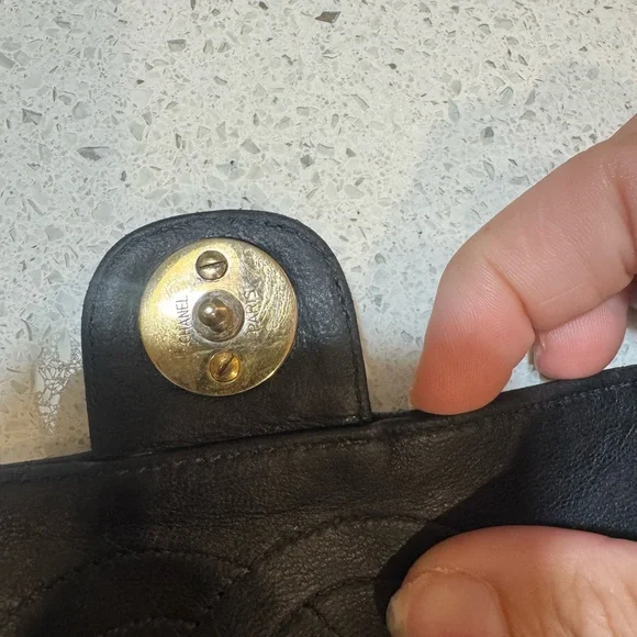 🛑 SOLD 🛑 Chanel Vintage Black Quilted Flap Shoulder Bag – Gold Chain Strap - Picture 9 of 17